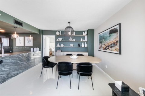 Copropriété à vendre à Miami, Floride: 2 chambres, 127.09 m2 № 1974067 - photo 14