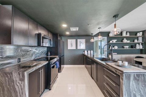 Copropriété à vendre à Miami, Floride: 2 chambres, 127.09 m2 № 1974067 - photo 17