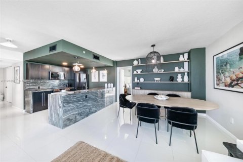 Copropriété à vendre à Miami, Floride: 2 chambres, 127.09 m2 № 1974067 - photo 13