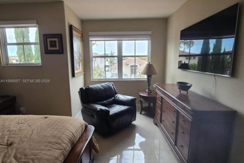 Commercial property in Miami, Florida 1 bedroom, 316.98 sq.m. № 2044795 - photo 5