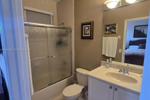 Commercial property in Miami, Florida 1 bedroom, 316.98 sq.m. № 2044795 - photo 11