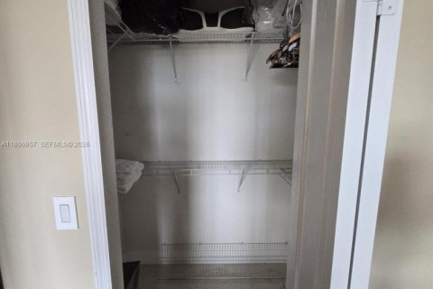 Commercial property in Miami, Florida 1 bedroom, 316.98 sq.m. № 2044795 - photo 9