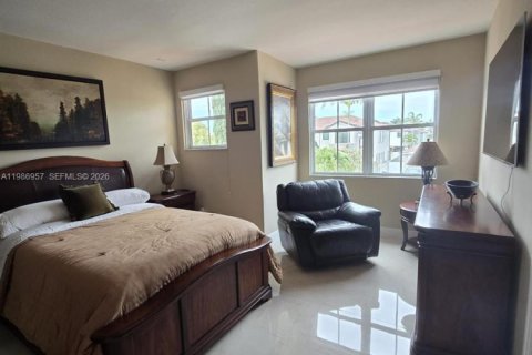 Commercial property in Miami, Florida 1 bedroom, 316.98 sq.m. № 2044795 - photo 3