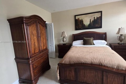 Commercial property in Miami, Florida 1 bedroom, 316.98 sq.m. № 2044795 - photo 7