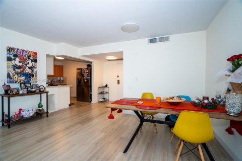 Condo in Hallandale Beach, Florida, 2 bedrooms  № 1790655 - photo 2