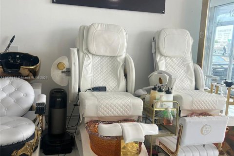 Propiedad comercial en venta en Miami, Florida № 2054855 - foto 8