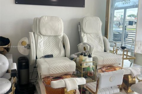 Propiedad comercial en venta en Miami, Florida № 2054855 - foto 3