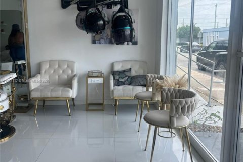 Propiedad comercial en venta en Miami, Florida № 2054855 - foto 11