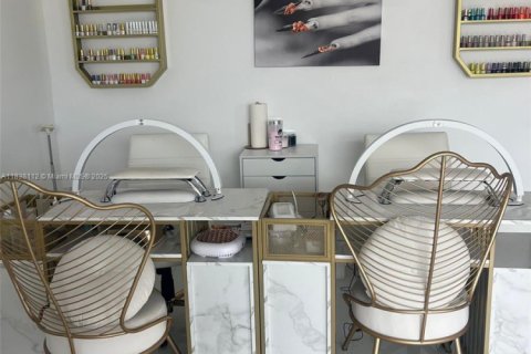 Propiedad comercial en venta en Miami, Florida № 2054855 - foto 9