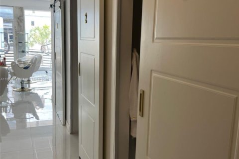 Propiedad comercial en venta en Miami, Florida № 2054855 - foto 17