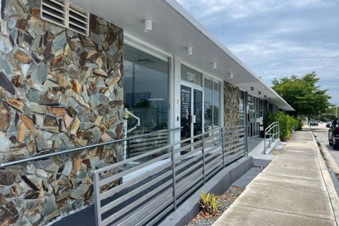 Propiedad comercial en venta en Miami, Florida № 2054855 - foto 19