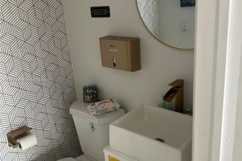 Propiedad comercial en venta en Miami, Florida № 2054855 - foto 6