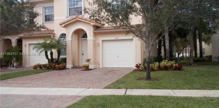 Таунхаус в Мирамар, Флорида 4 спальни, 168.62м2 № 2025466