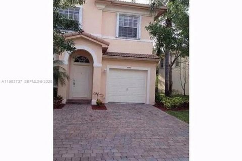 Купить таунхаус в Мирамар, Флорида 4 спальни, 168.62м2, № 2025466 - фото 2