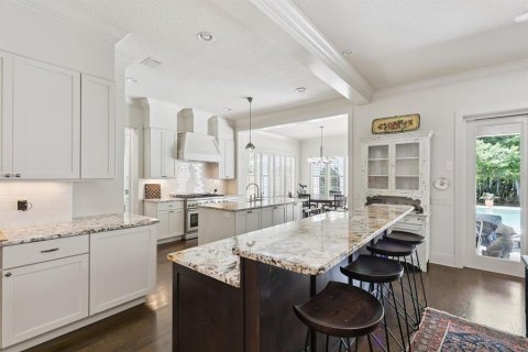 House in Winter Park, Florida 4 bedrooms, 374.95 sq.m. № 2102506 - photo 8