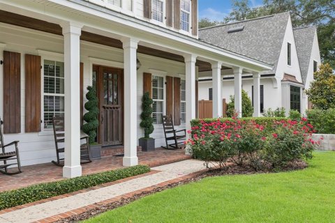 House in Winter Park, Florida 4 bedrooms, 374.95 sq.m. № 2102506 - photo 3