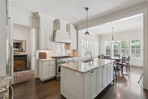 House in Winter Park, Florida 4 bedrooms, 374.95 sq.m. № 2102506 - photo 9