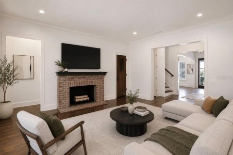 House in Winter Park, Florida 4 bedrooms, 374.95 sq.m. № 2102506 - photo 7