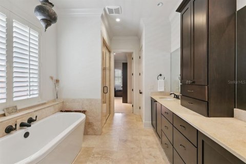 House in Winter Park, Florida 4 bedrooms, 374.95 sq.m. № 2102506 - photo 14