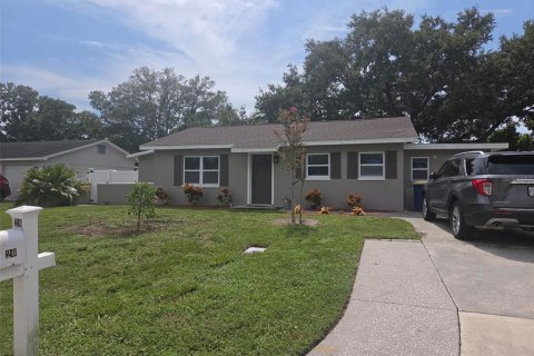 House in Clearwater, Florida 3 bedrooms, 123.37 sq.m. № 2306251