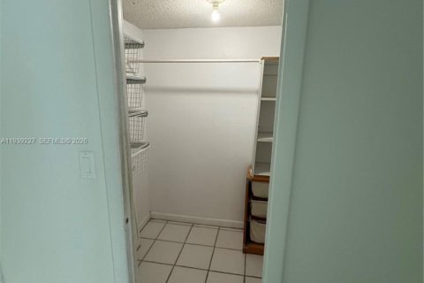 Copropriété à louer à Miami Beach, Floride: 2 chambres, 76.18 m2 № 1996587 - photo 14