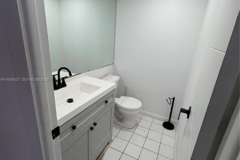 Copropriété à louer à Miami Beach, Floride: 2 chambres, 76.18 m2 № 1996587 - photo 13