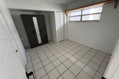 Copropriété à louer à Miami Beach, Floride: 2 chambres, 76.18 m2 № 1996587 - photo 15
