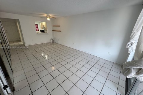 Copropriété à louer à Miami Beach, Floride: 2 chambres, 76.18 m2 № 1996587 - photo 6