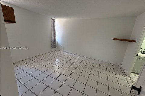 Copropriété à louer à Miami Beach, Floride: 2 chambres, 76.18 m2 № 1996587 - photo 12