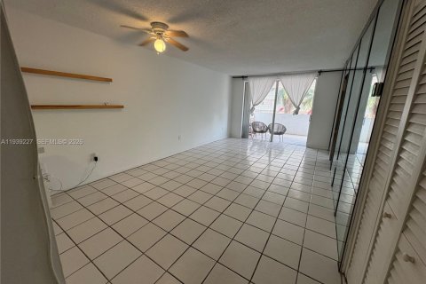 Copropriété à louer à Miami Beach, Floride: 2 chambres, 76.18 m2 № 1996587 - photo 5