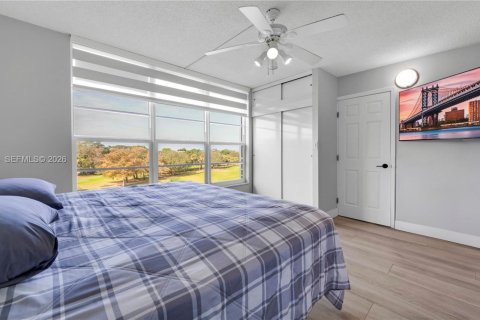 Condo in Pompano Beach, Florida, 2 bedrooms  № 2086000 - photo 12