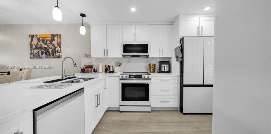 Condo in Pompano Beach, Florida, 2 bedrooms  № 2086000