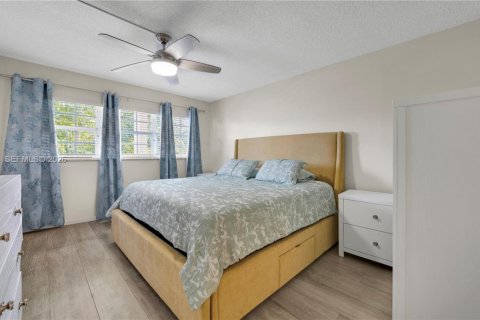 Condo in Pompano Beach, Florida, 2 bedrooms  № 2086000 - photo 11