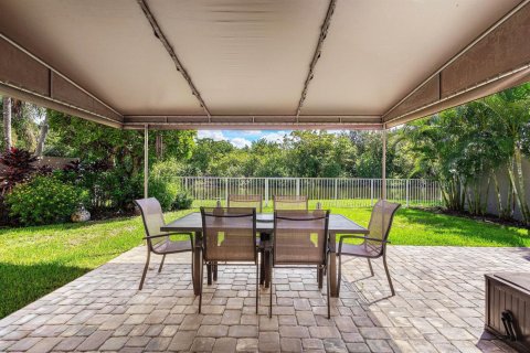 House in Boca Raton, Florida 3 bedrooms, 204.94 sq.m. № 2417712 - photo 5