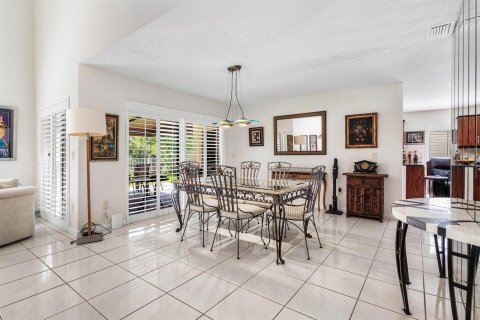 House in Boca Raton, Florida 3 bedrooms, 204.94 sq.m. № 2417712 - photo 12