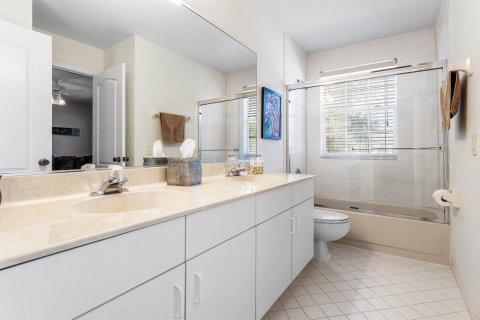 House in Boca Raton, Florida 3 bedrooms, 204.94 sq.m. № 2417712 - photo 27