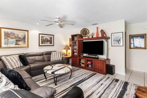 House in Boca Raton, Florida 3 bedrooms, 204.94 sq.m. № 2417712 - photo 18