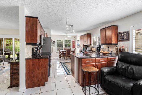 House in Boca Raton, Florida 3 bedrooms, 204.94 sq.m. № 2417712 - photo 15