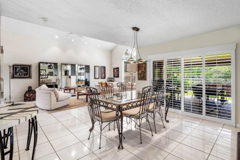 House in Boca Raton, Florida 3 bedrooms, 204.94 sq.m. № 2417712 - photo 14
