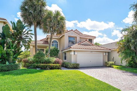 House in Boca Raton, Florida 3 bedrooms, 204.94 sq.m. № 2417712 - photo 2