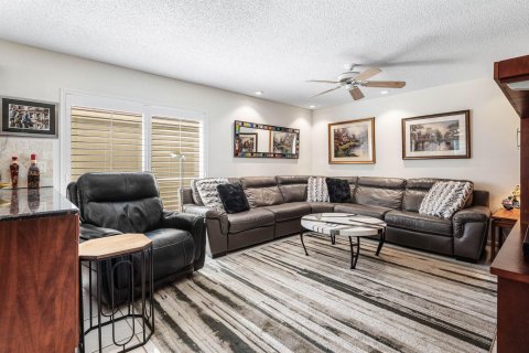 House in Boca Raton, Florida 3 bedrooms, 204.94 sq.m. № 2417712 - photo 17