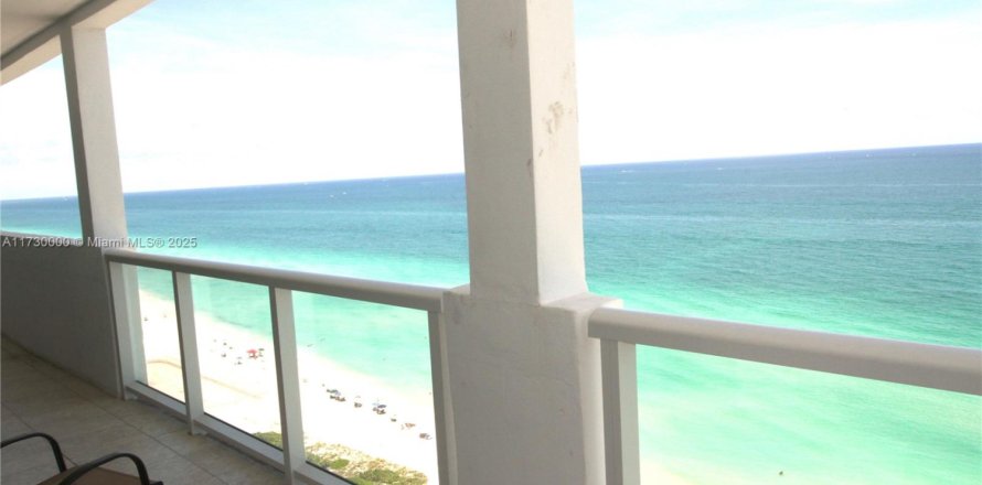 Hotel en Miami Beach, Florida 2 dormitorios, 129.13 m2 № 1933878
