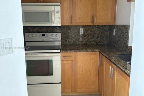 Appartement à louer à Miami, Floride: 2 chambres, 76.92 m2 № 2243403 - photo 13