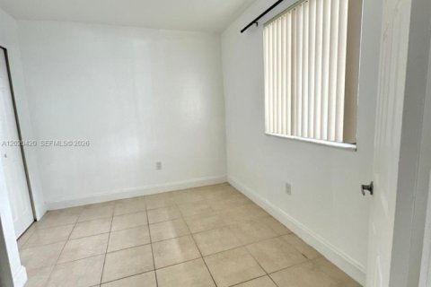 Appartement à louer à Miami, Floride: 2 chambres, 76.92 m2 № 2243403 - photo 3