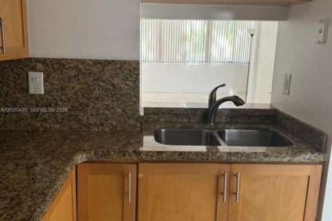 Appartement à louer à Miami, Floride: 2 chambres, 76.92 m2 № 2243403 - photo 6