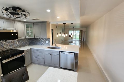 Condominio en alquiler en Coconut Creek, Florida, 2 dormitorios, 107.4 m2 № 2080394 - foto 4