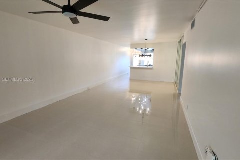 Condominio en alquiler en Coconut Creek, Florida, 2 dormitorios, 107.4 m2 № 2080394 - foto 8
