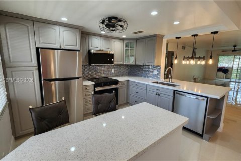 Condominio en alquiler en Coconut Creek, Florida, 2 dormitorios, 107.4 m2 № 2080394 - foto 3