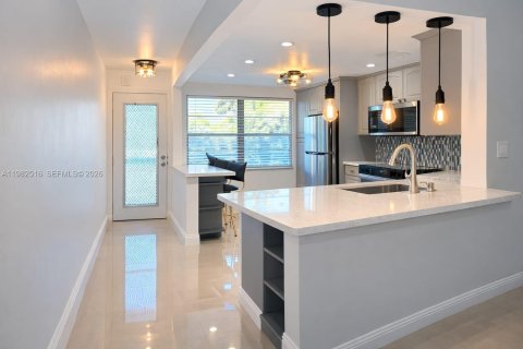 Condominio en alquiler en Coconut Creek, Florida, 2 dormitorios, 107.4 m2 № 2080394 - foto 6