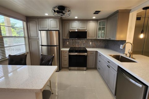Condominio en alquiler en Coconut Creek, Florida, 2 dormitorios, 107.4 m2 № 2080394 - foto 2